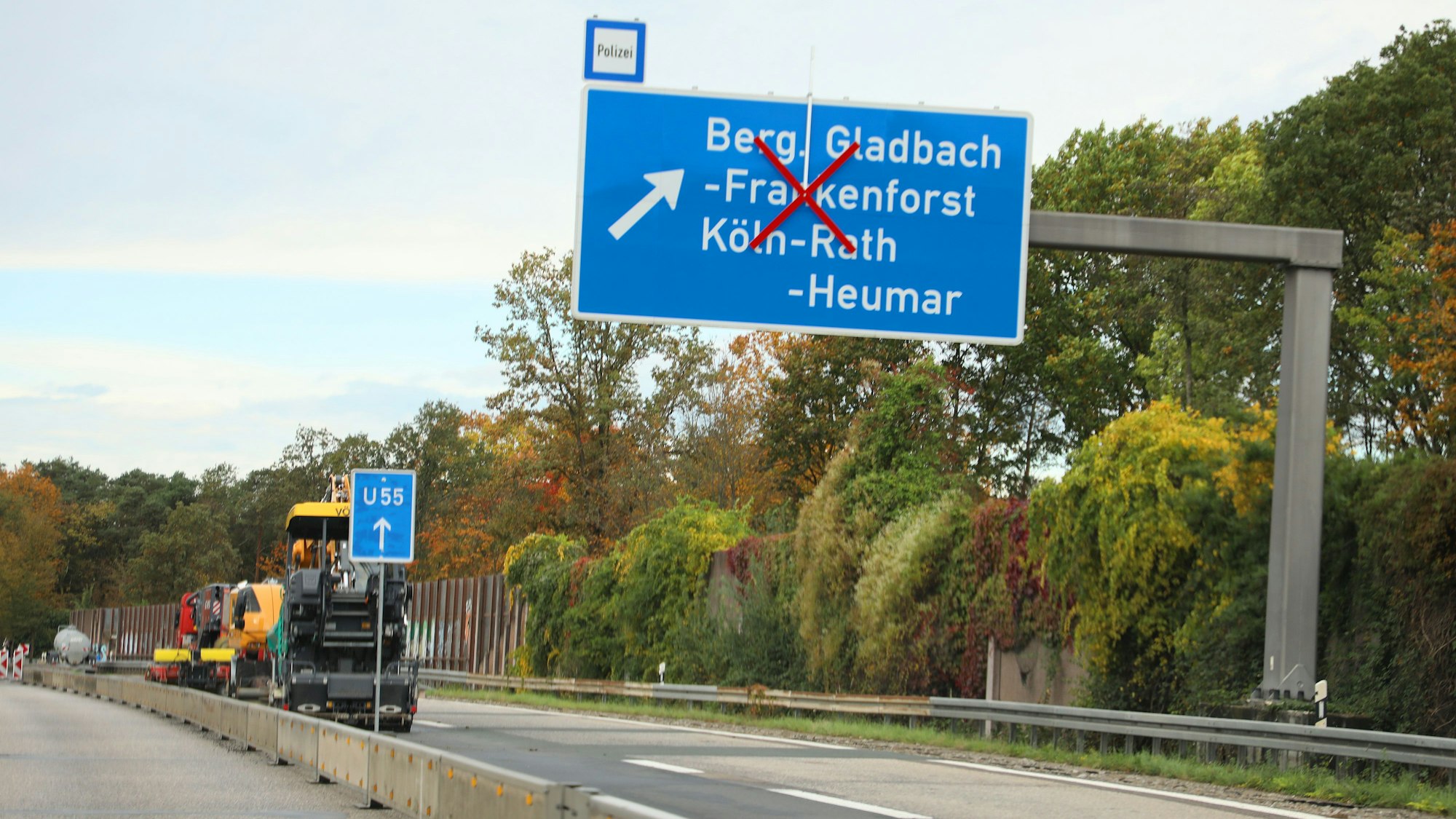 Eine Baustelle und Sperrung auf der A4.