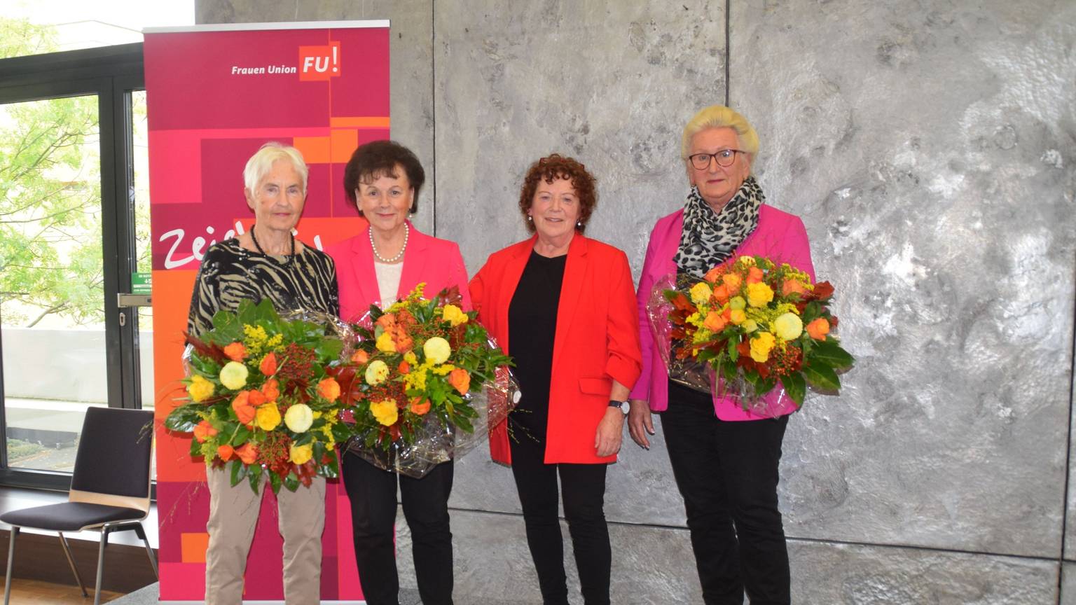 Die Vorsitzende der CDU-Frauen Union, Rita Schreiber (2. von rechts) ehrte von der Gründungsgruppe (von links): Margot Haberer, Annemarie Löhrer und Margot Widdig.