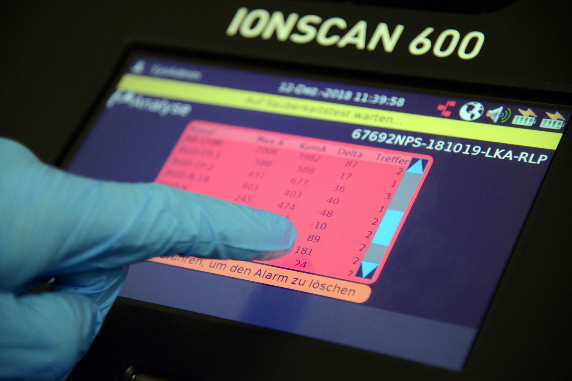 Ein Drogenscanner zeigt einen positiven Befund