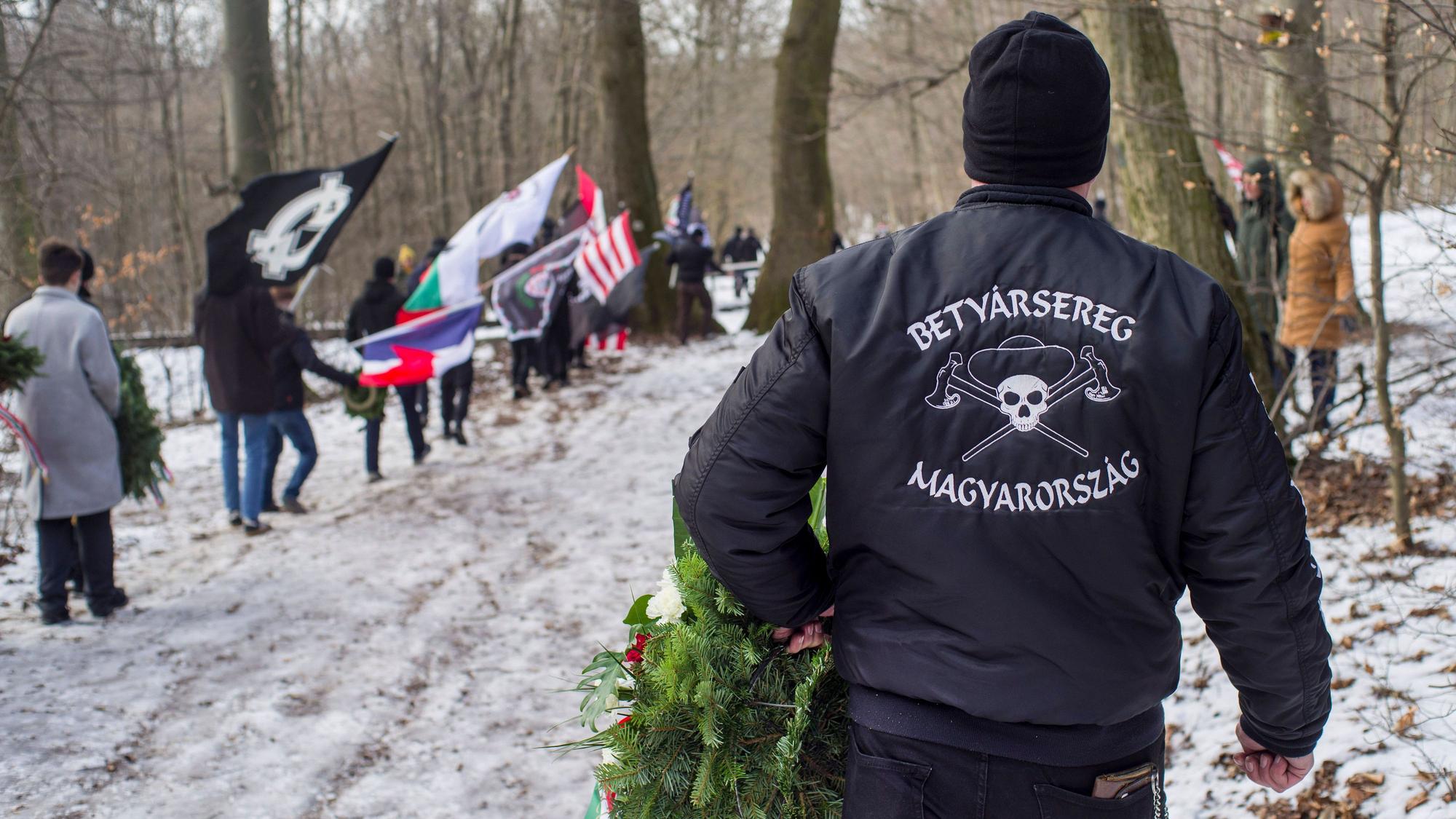 In Budapest treffen sich jedes Jahr Neonazis aus Europa, um Hitlers SS zu gedenken. Auf dem Foto sind Teile der Gruppe zu sehen.