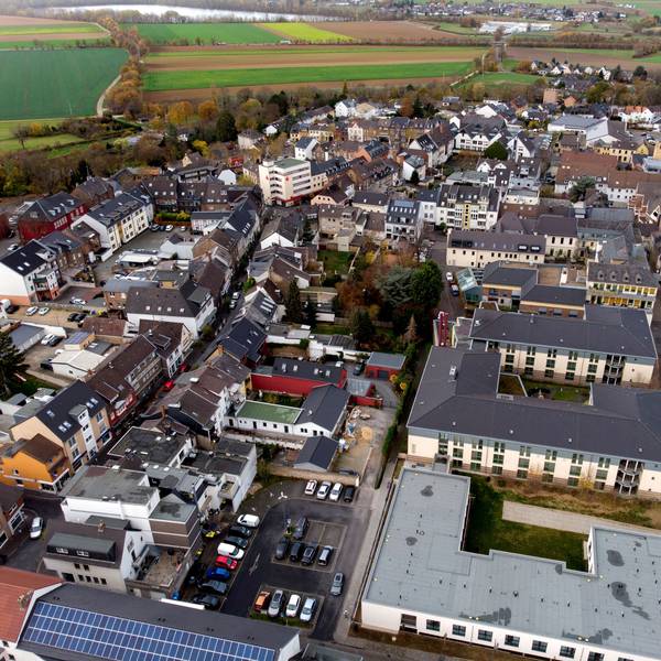 Das Bild zeigt die Zülpicher Innenstadt aus der Luft.