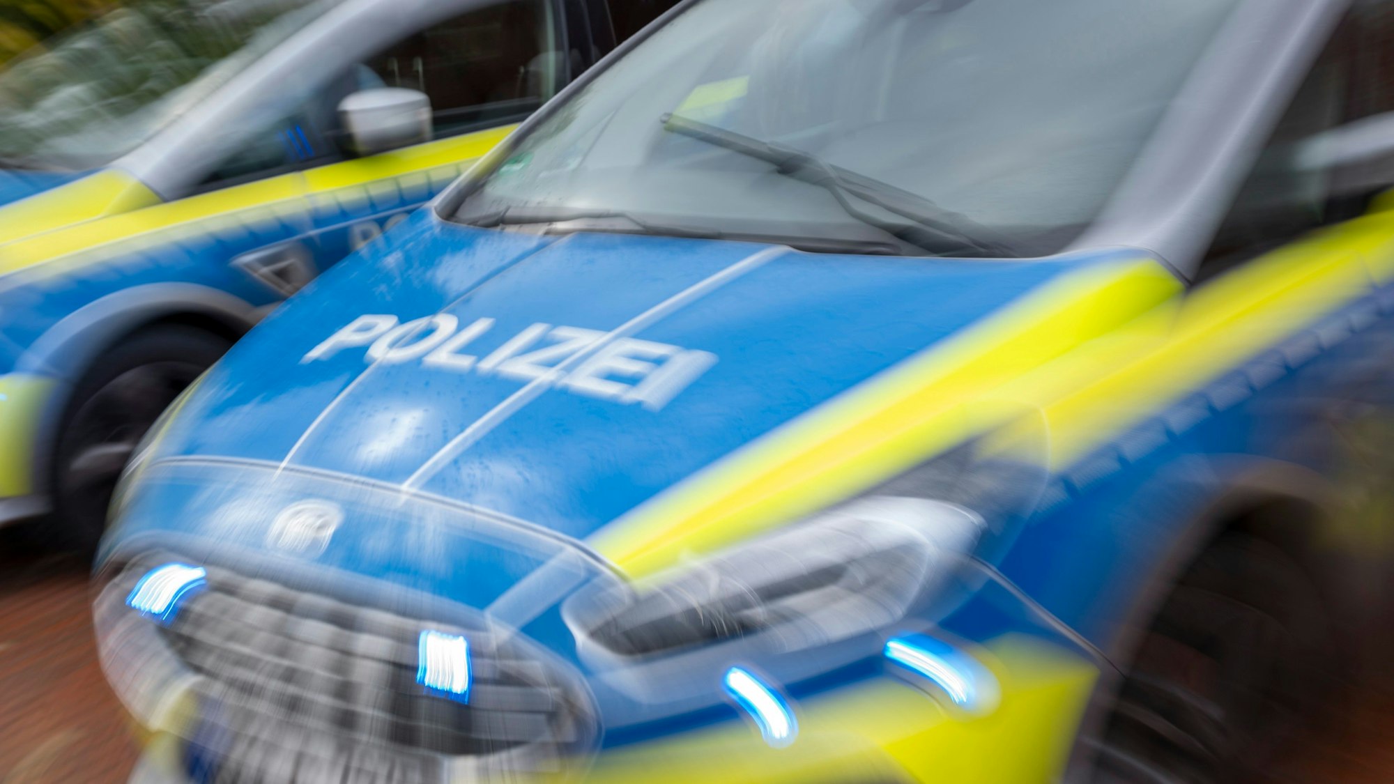 Ein Polizeiauto im Einsatz.