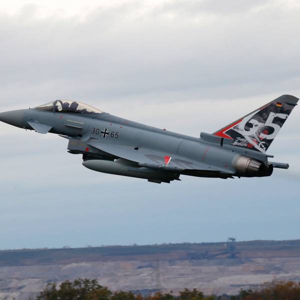 Auf dem Foto ist ein Eurofighter zu sehen.