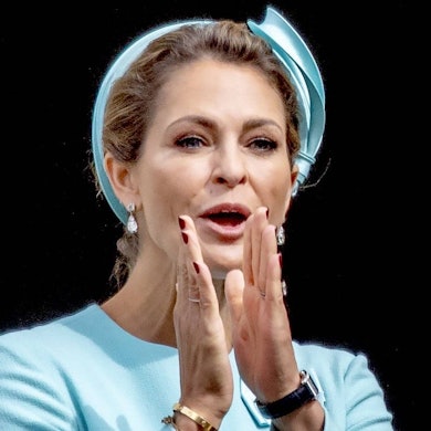 Prinzessin Madeleine ruft etwas.