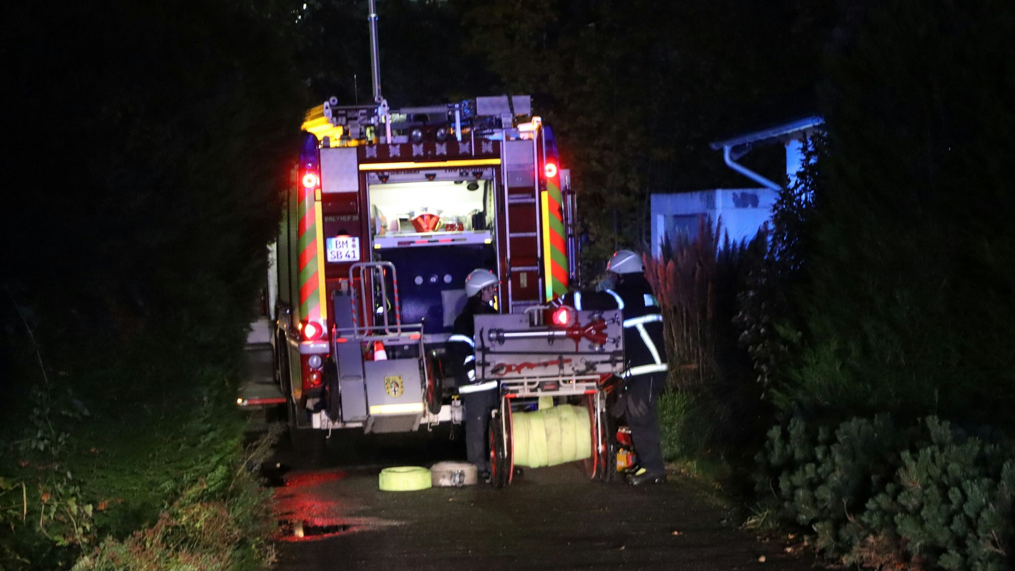Die Feuerwehr war vor Ort und löschte das Feuer.