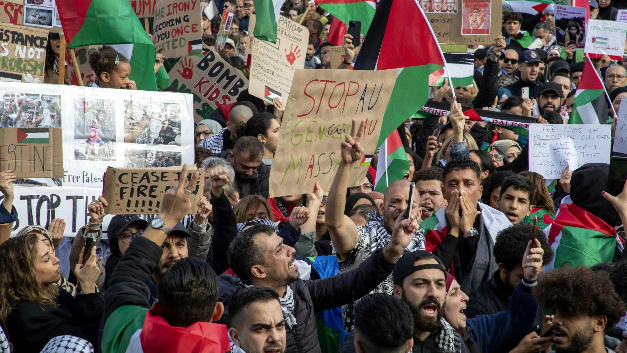 Israel hat im Informationsraum schon verloren: In Brüssel fordern Demonstranten den Stopp eines angeblichen israelischen Massakers in Gaza - nur wenige Wochen nach dem Hamas-Massaker auf israelischem Boden.