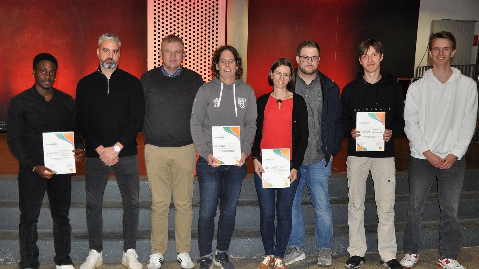 31. Oktober 2023. Bornheim. Sportlerehrung im Alexander-von-Humboldt-Gymnasium. Die Siegerteams des SSV Merten. Foto: Frank Engel-Strebel