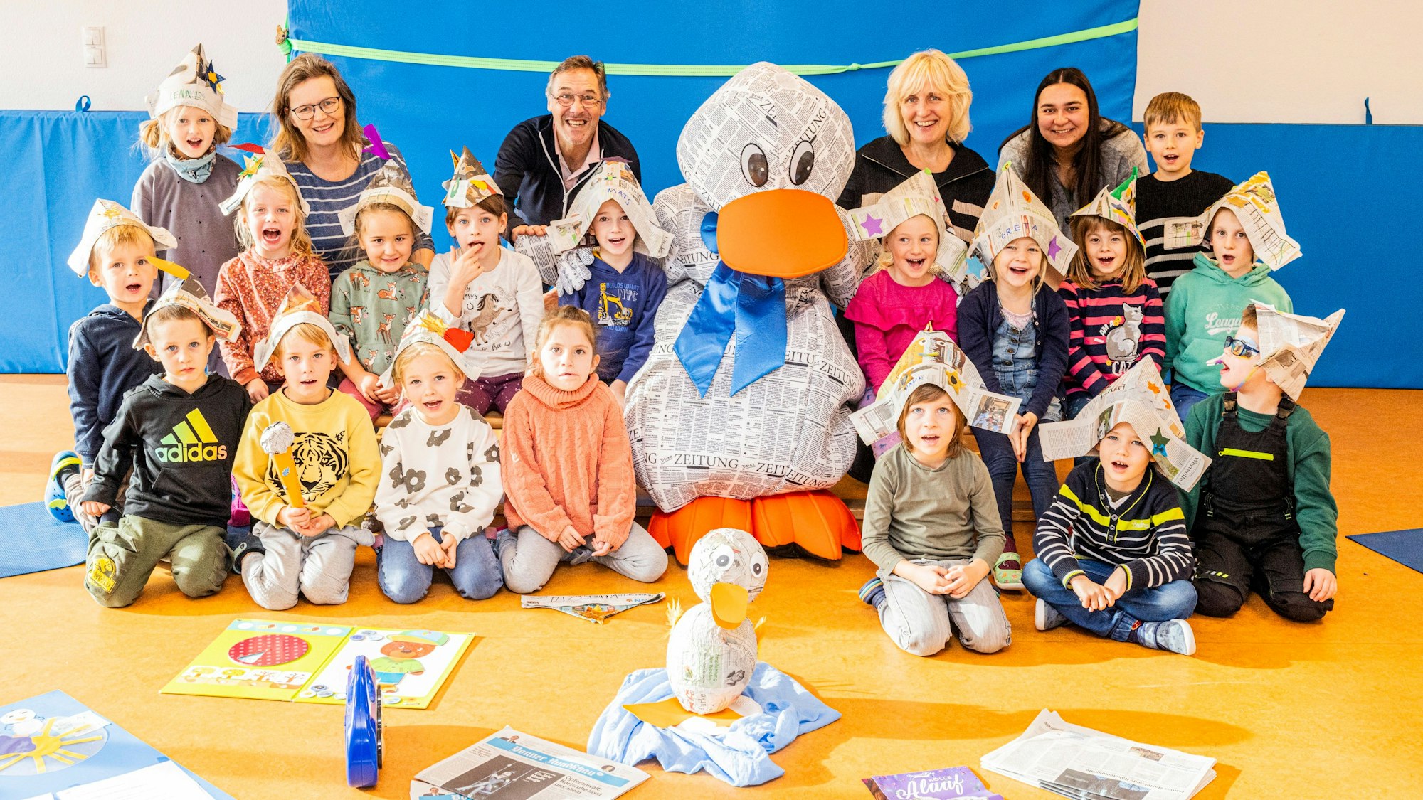 Gruppenbild in der Kita Kiku in Swisttal beim Besuch von Paula Print. Foto: Meike Böschemeyer