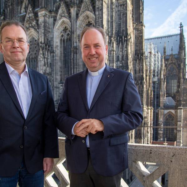 Dr. Bernhard Seiger, Stadtsuperintendent des Evangelischen Kirchenverbandes Köln und Stadtdechant Msgr. Robert Kleine( v.l.)