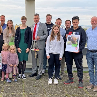 Das Foto zeigt die Preisträger des Klimaschutzpreises in Wesseling.