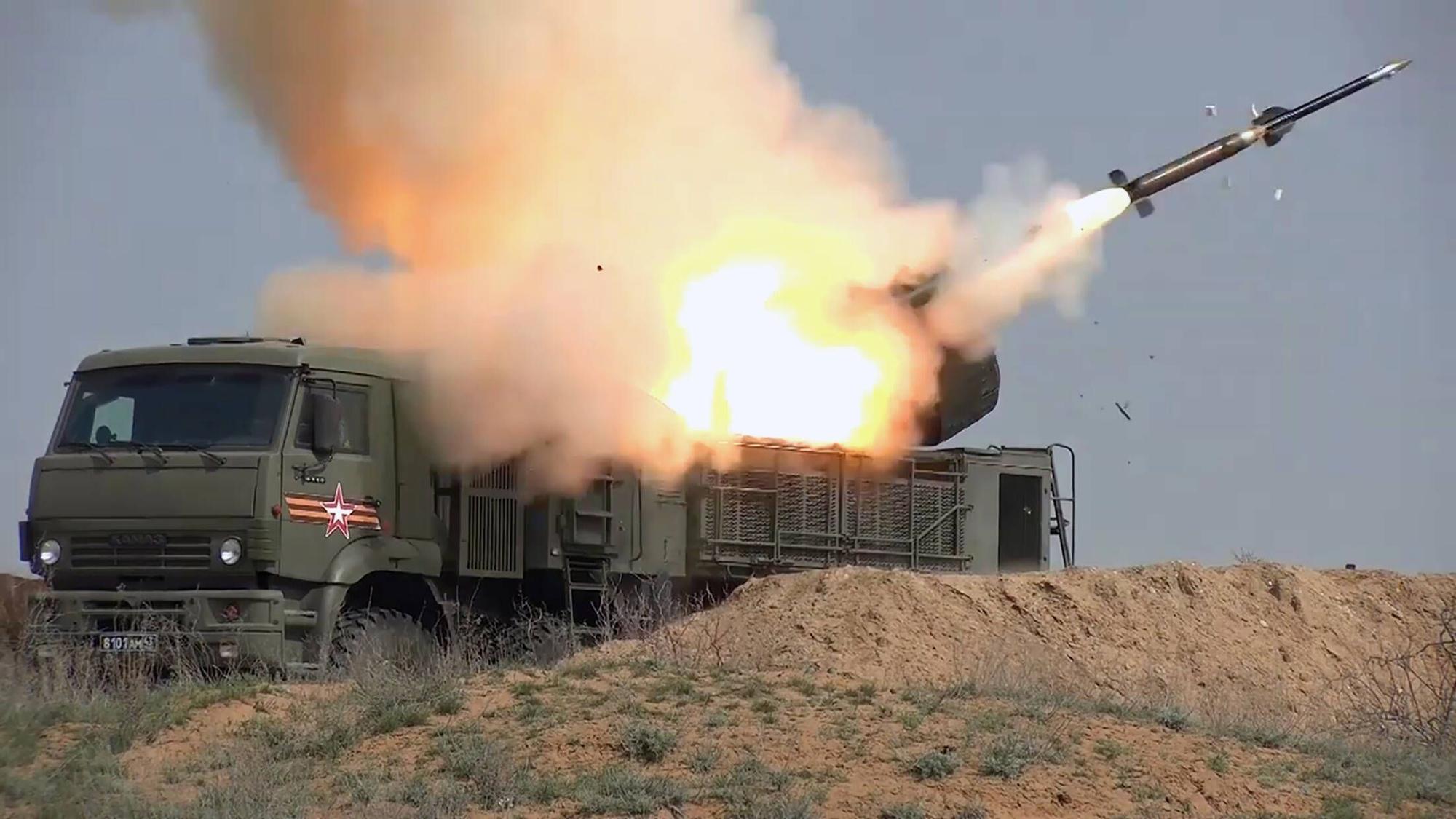 Ein Pantsir-Luftabwehrsystem bei einer Übung. Die Wagner-Gruppe, die in Syrien aktiv ist, soll nun offenbar eines der Waffensysteme an die Hisbollah übergeben.