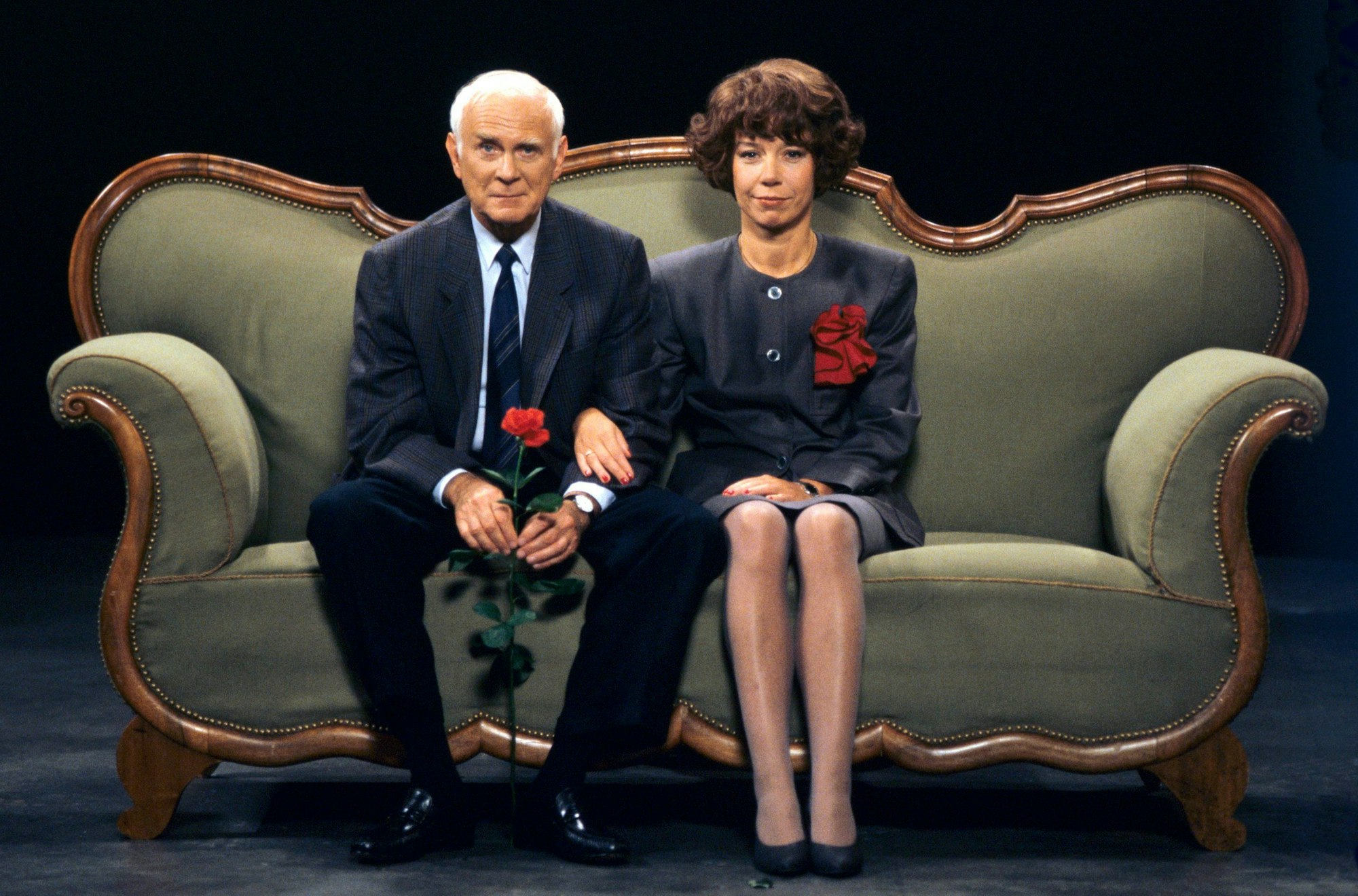 Loriot mit Evelyn Hamann auf dem berühmten Sofa (1989).