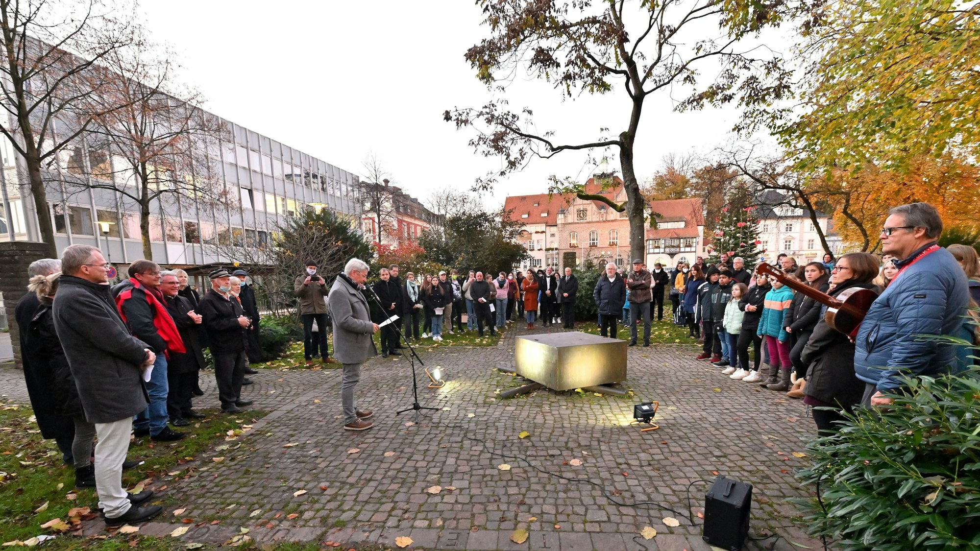 Gedenken an die Opfer der Reichspogromnacht im Park der Villa Zanders