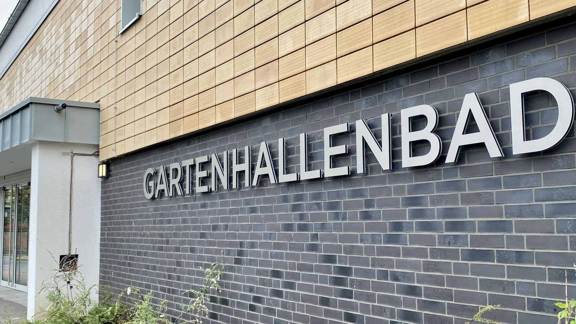 Auf dem Foto ist das Gartenhallenbad in Wesseling zu sehen.