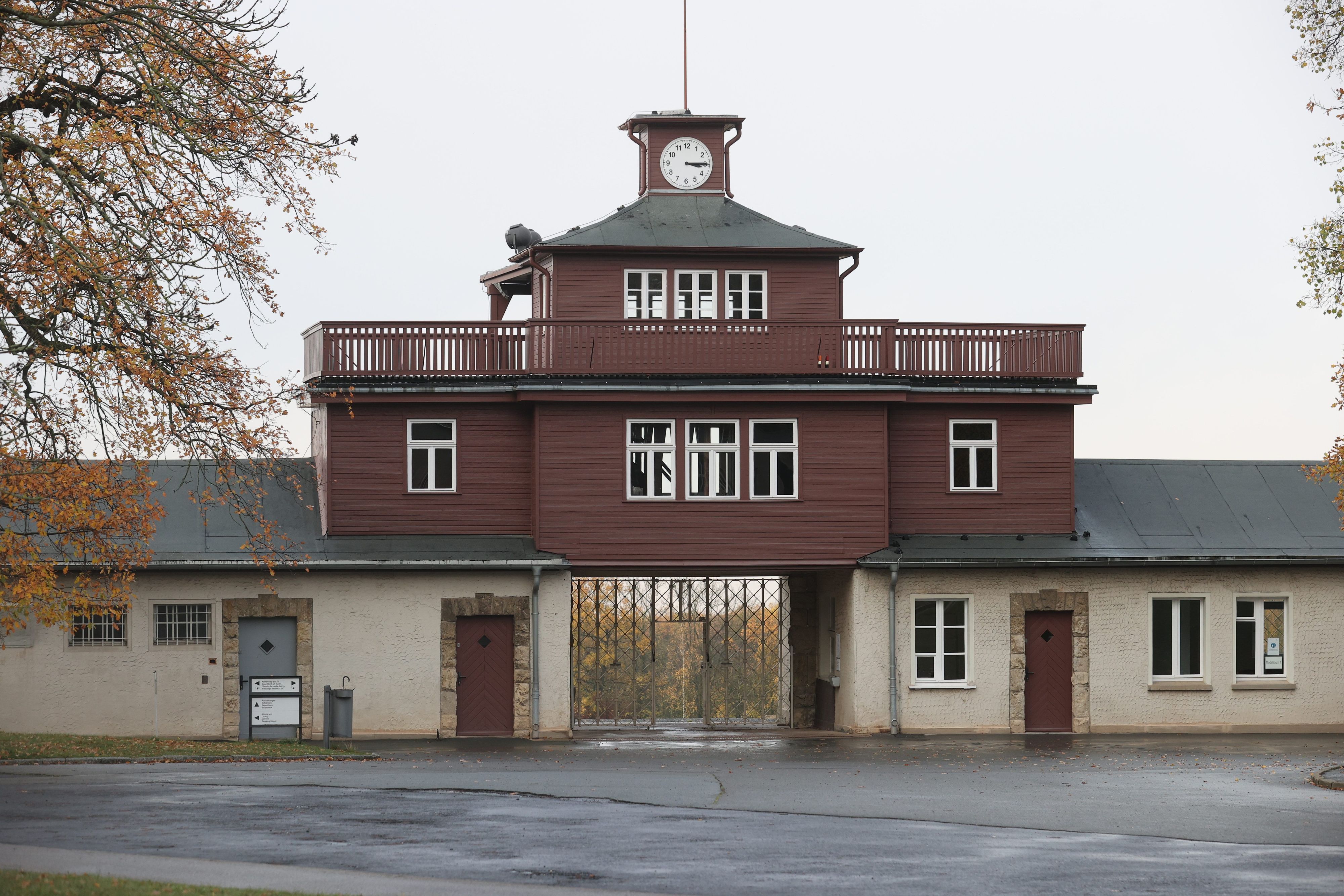 Das ehemalige Lagertor des Konzentrationslagers Buchenwald.