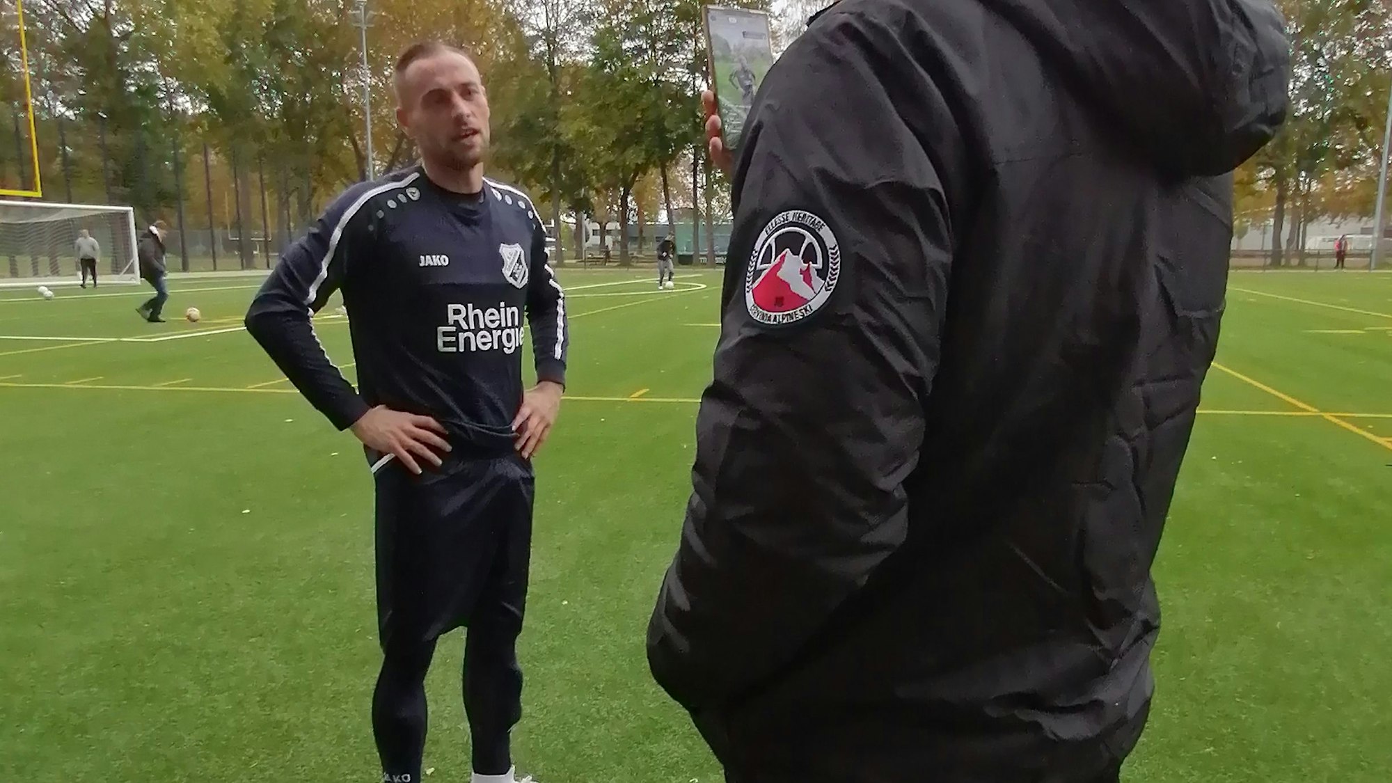 Ludwig Wolper (links) wechselt von Ossendorf zu Schwarz-Weiß Köln.