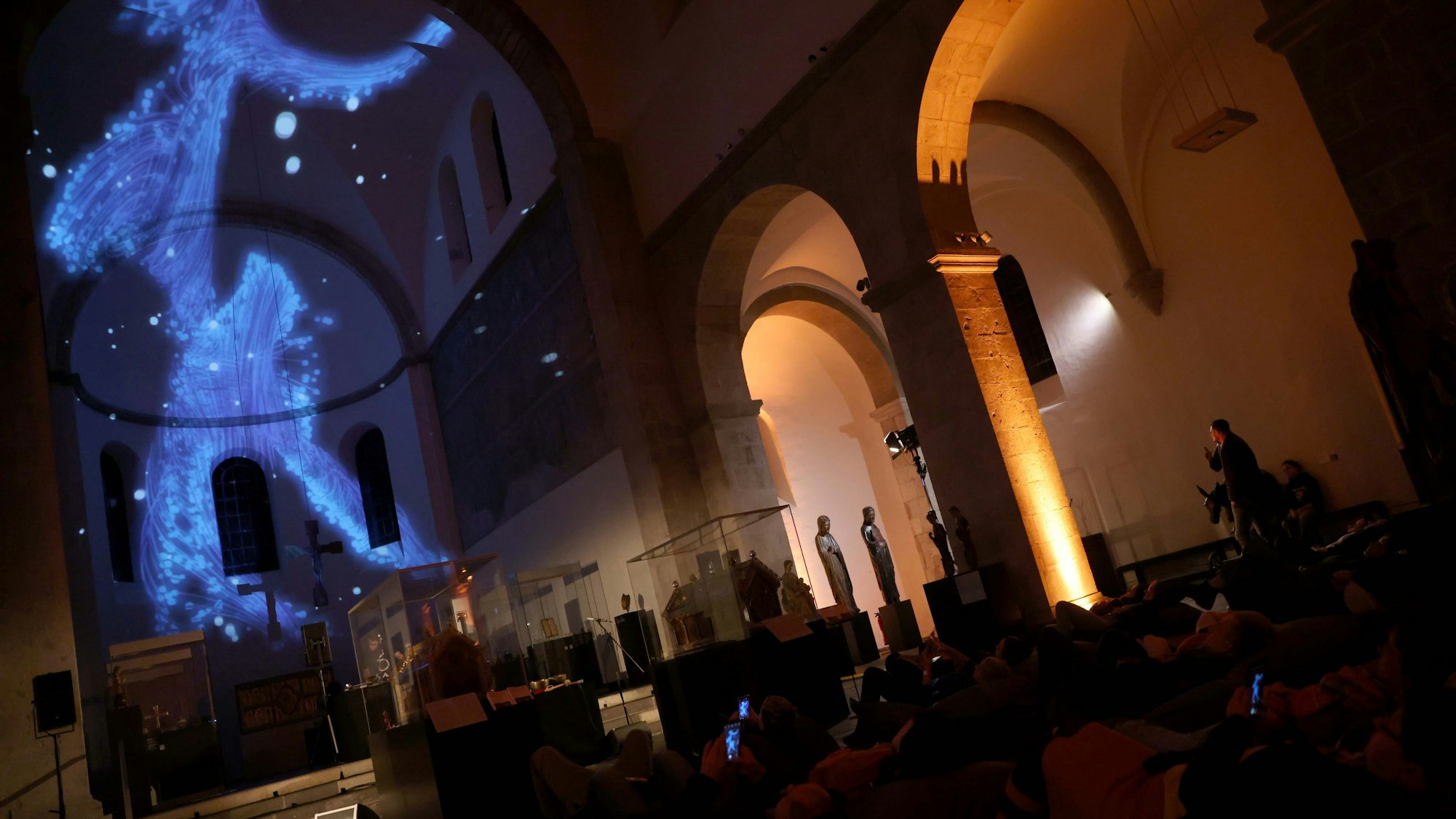 Erleuchtete Gemäuer.