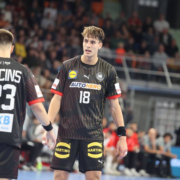 Handballer Julian Köster bei einem Spiel im Trikot der Deutschen Nationalmannschaft.