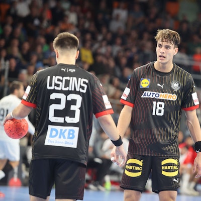 Handballer Julian Köster bei einem Spiel im Trikot der Deutschen Nationalmannschaft.
