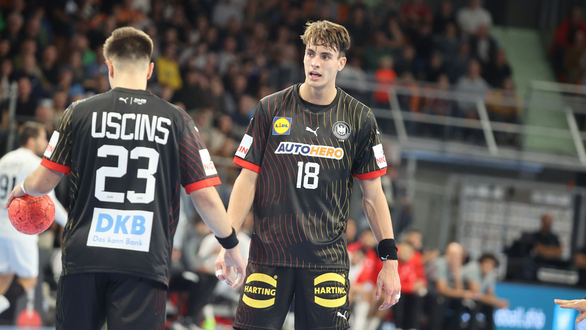 Handballer Julian Köster bei einem Spiel im Trikot der Deutschen Nationalmannschaft.