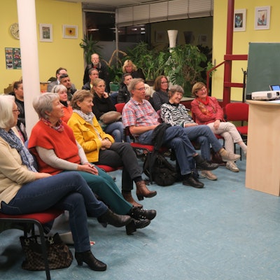 Zu der Versammlung mit Martin Süsterhenn (rechts) kamen rund 60 Interessierte.