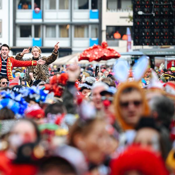 Bei der Sessionseröffnung auf dem Heumarkt erwartet die Willi-Ostermann-Gesellschaft rund 12.000 Jecke.