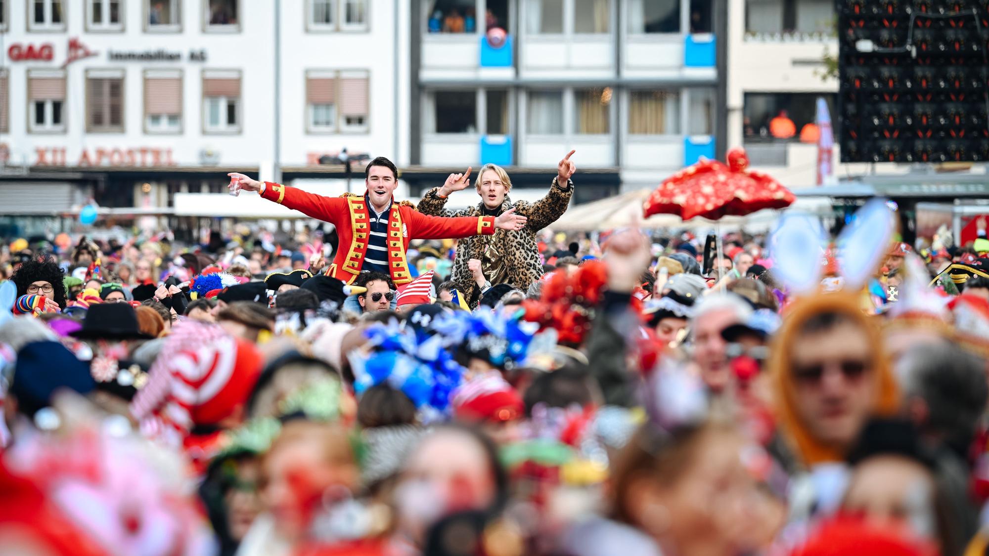 Bei der Sessionseröffnung auf dem Heumarkt erwartet die Willi-Ostermann-Gesellschaft rund 12.000 Jecke.