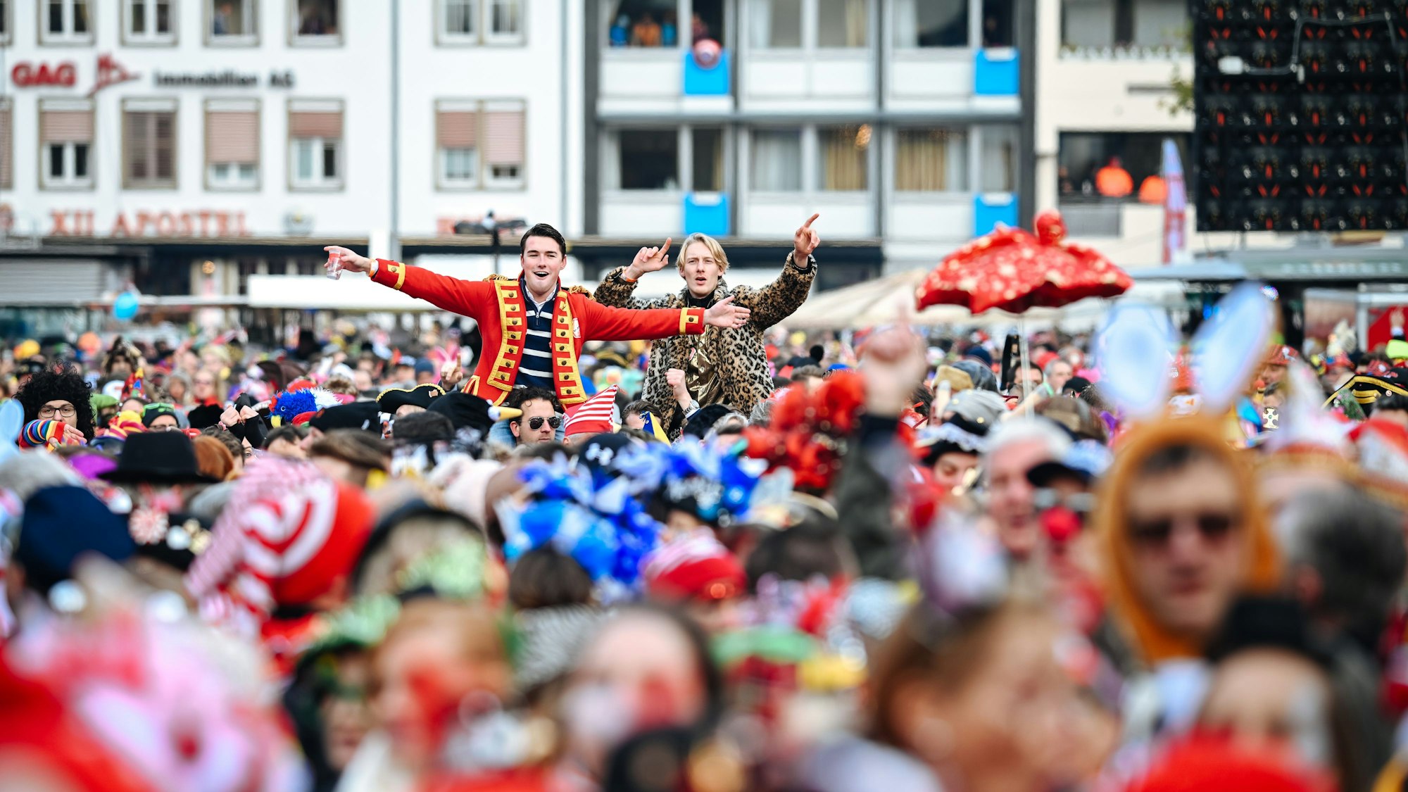 Bei der Sessionseröffnung auf dem Heumarkt erwartet die Willi-Ostermann-Gesellschaft rund 12.000 Jecke.