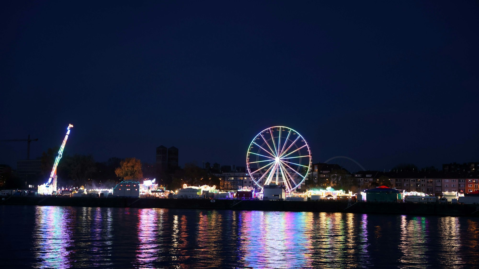 Blick auf die Deutzer Kirmes