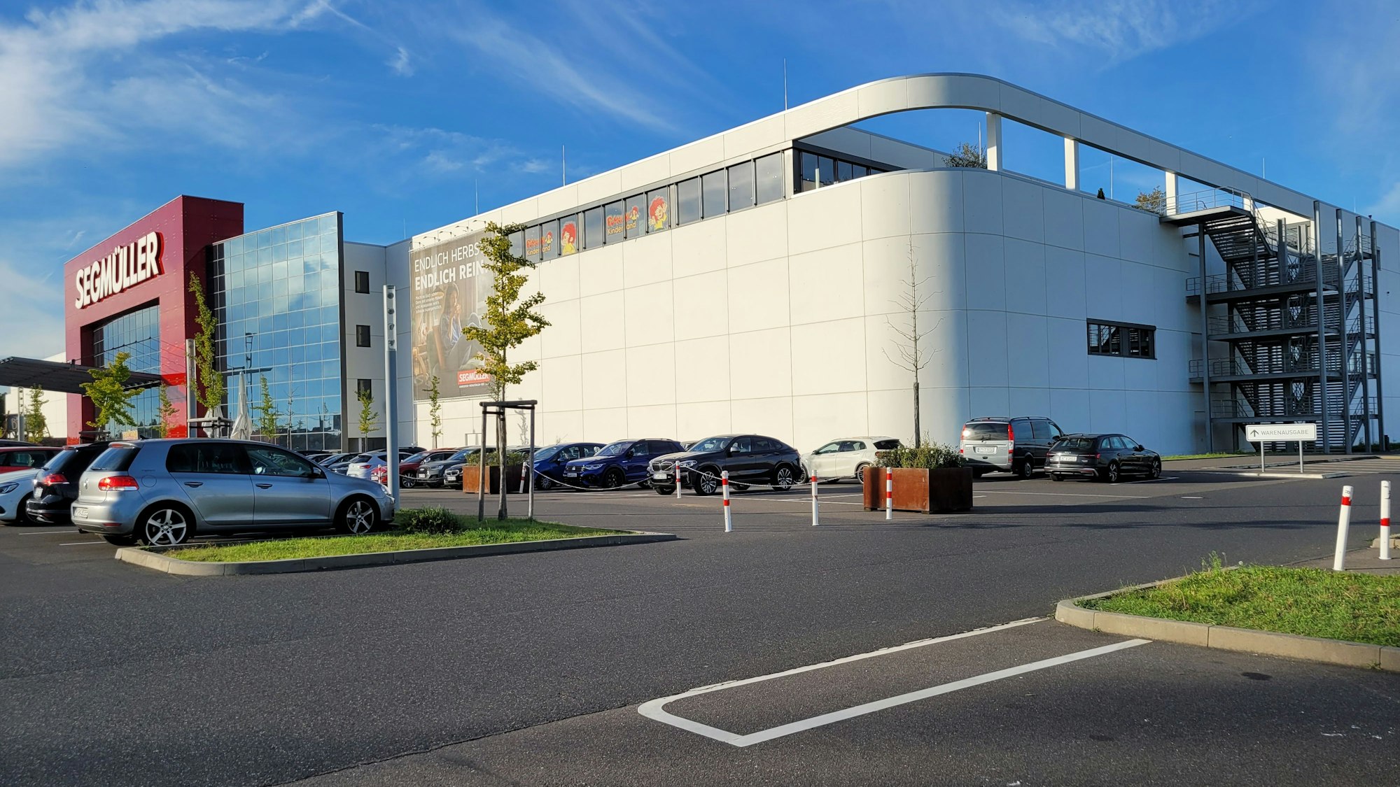 Das Foto zeigt das Einrichtungshaus Segmüller in Pulheim