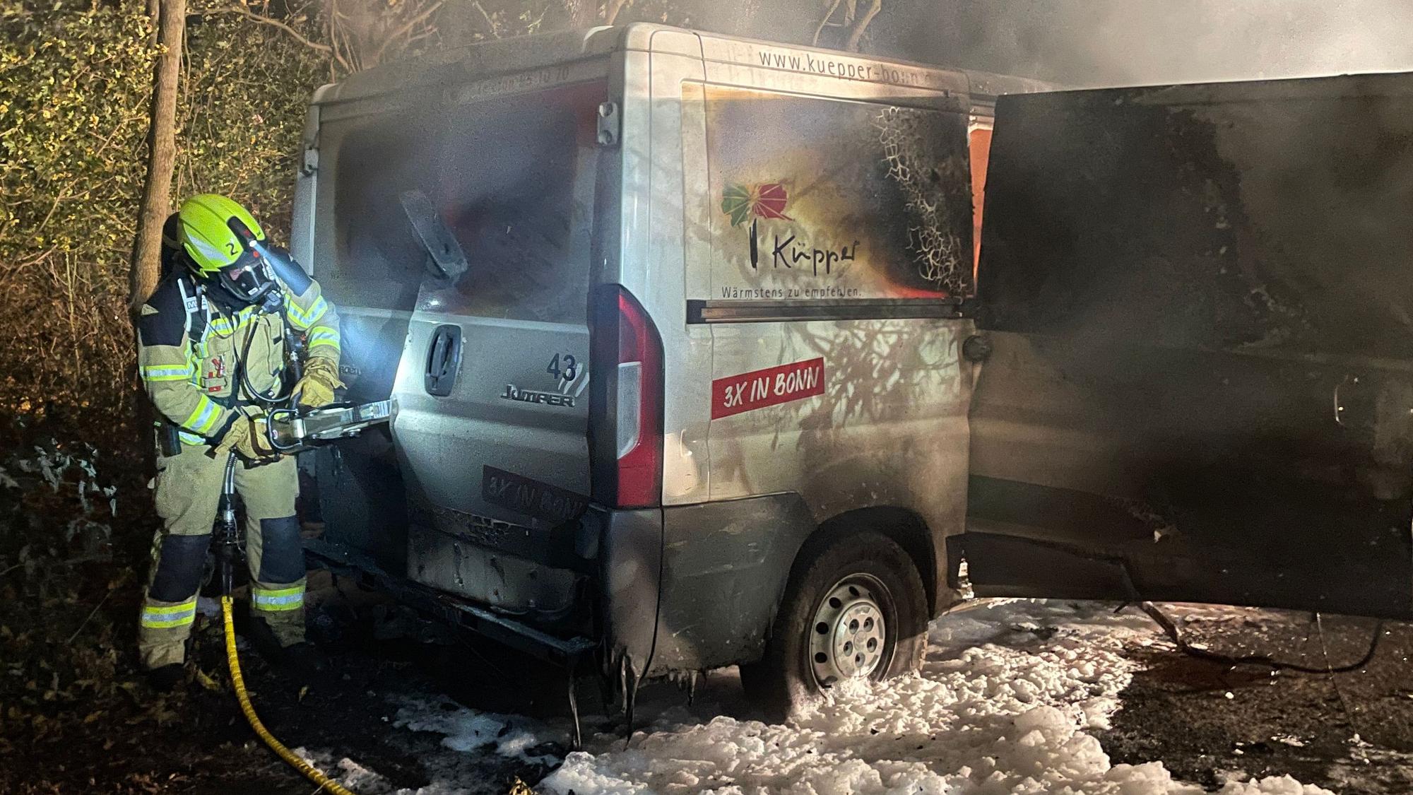 Bornheim Feuerwehr knackt Bonner Handwerkerfahrzeug