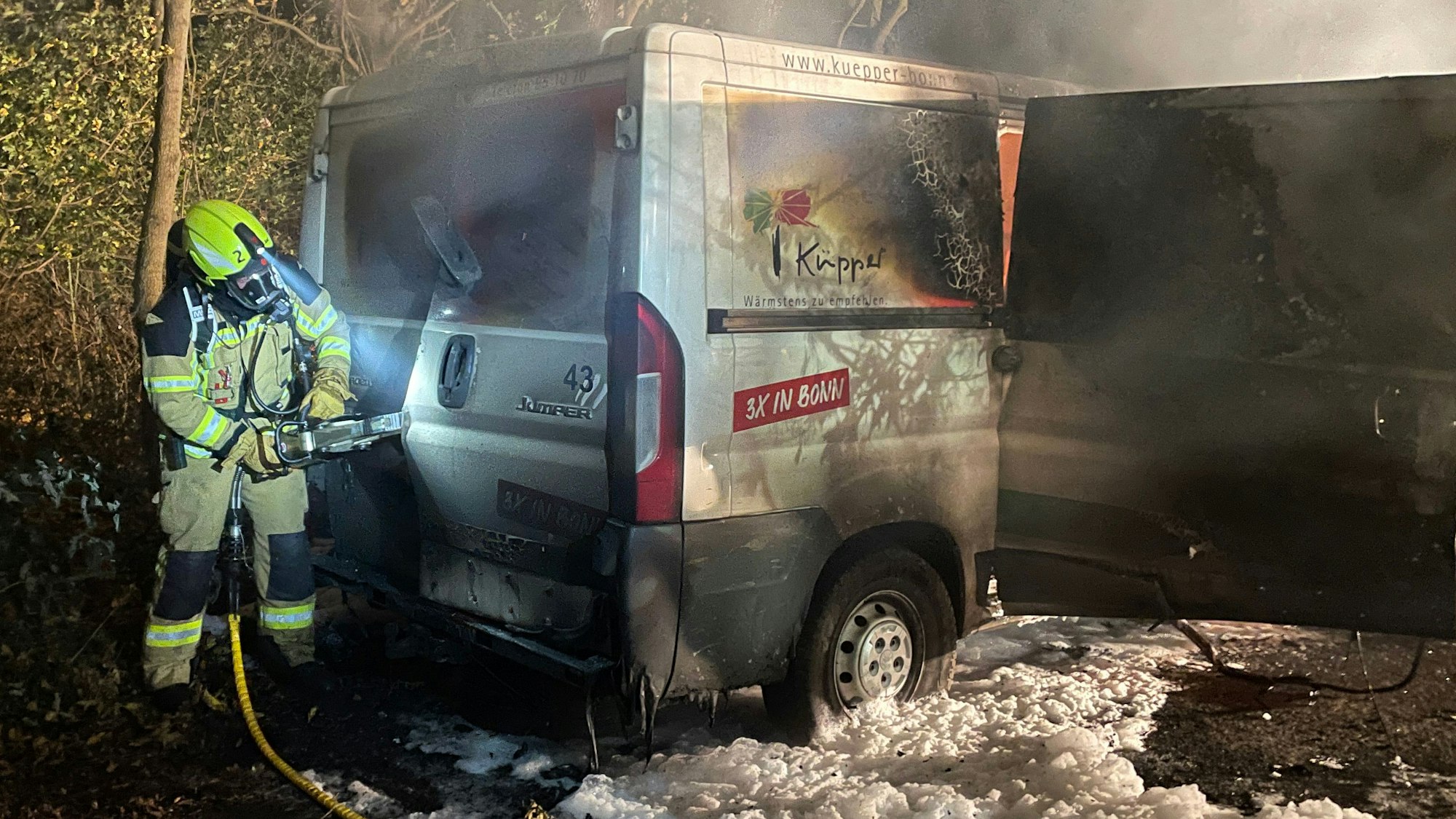 Bornheim Feuerwehr knackt Bonner Handwerkerfahrzeug