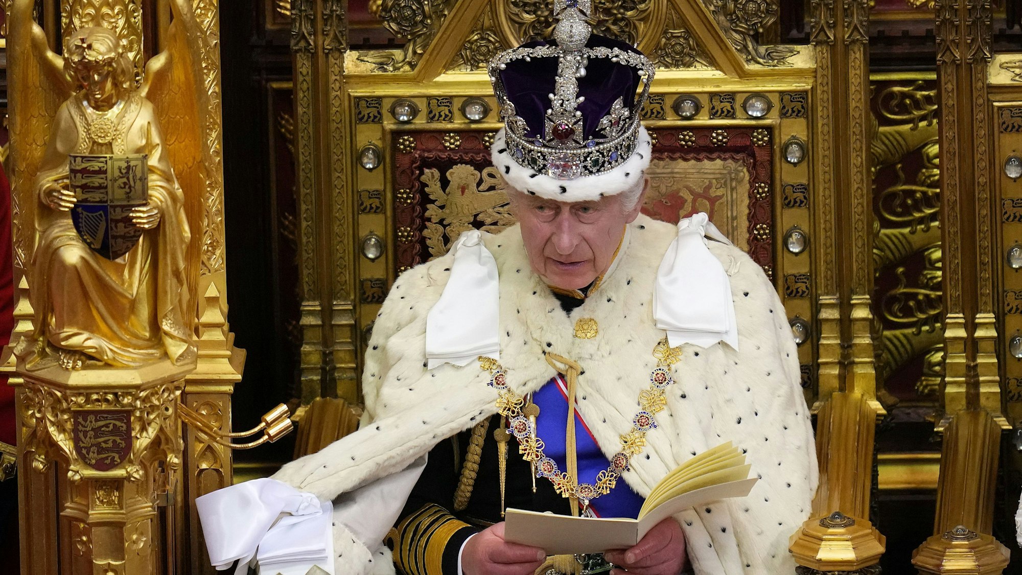 Premiere im Parlament: Charles III. bei seiner Eröffnungsrede.