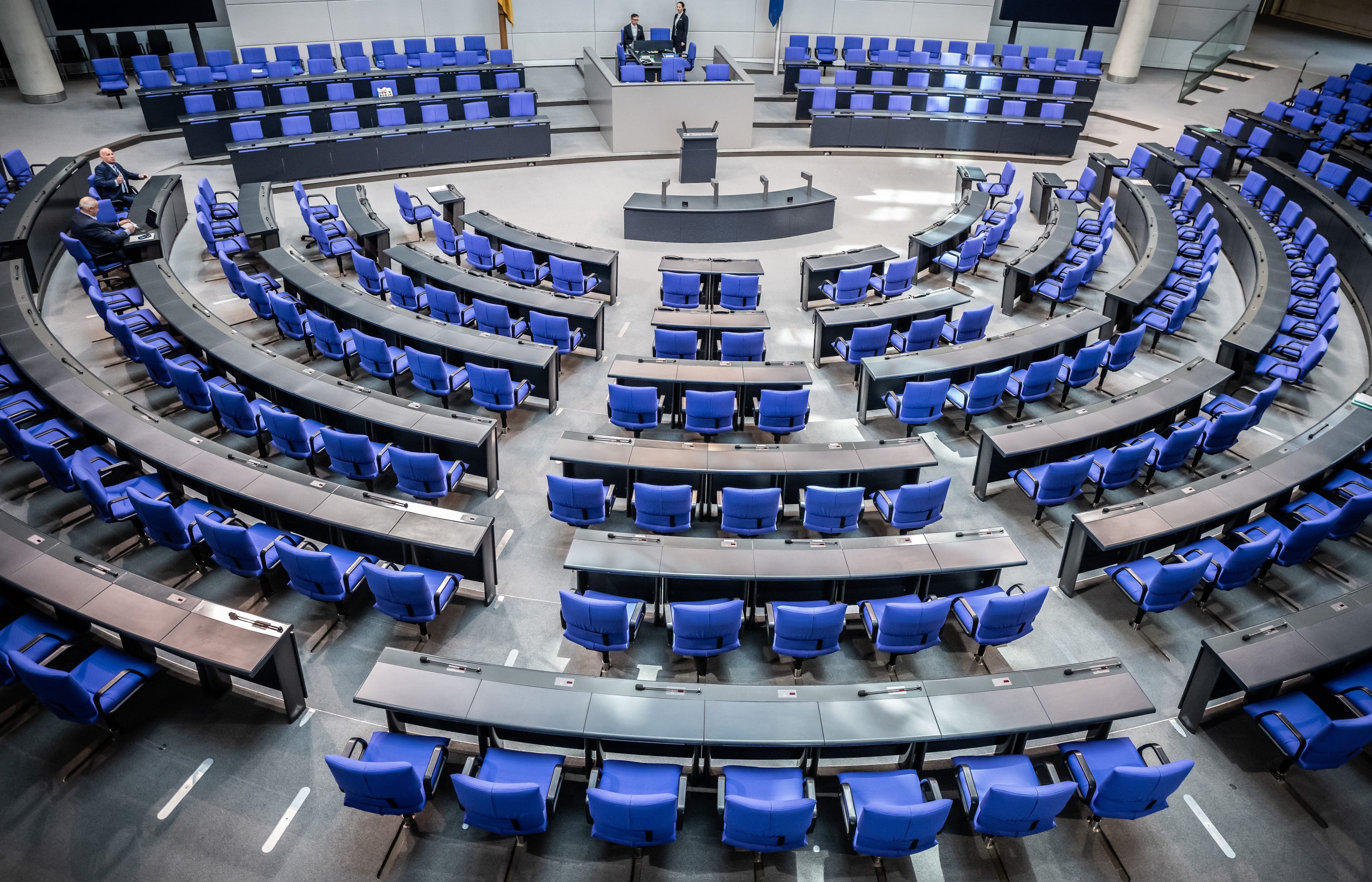 Blick in den leeren Plenarsaal vor Beginn der Sitzung im Bundestag.