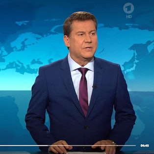 „Tagesschau“ Sprecher Jens Riewa im ARD-Studio.