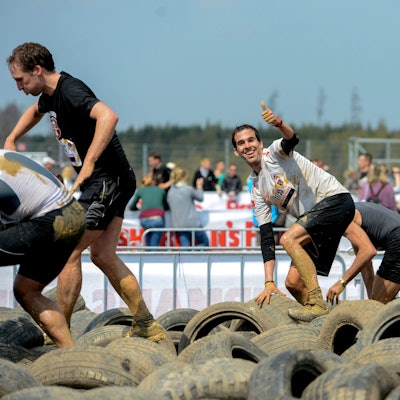 Das Bild zeigt Volker Daniels beim Strongmanrun auf dem Nürburgring.
