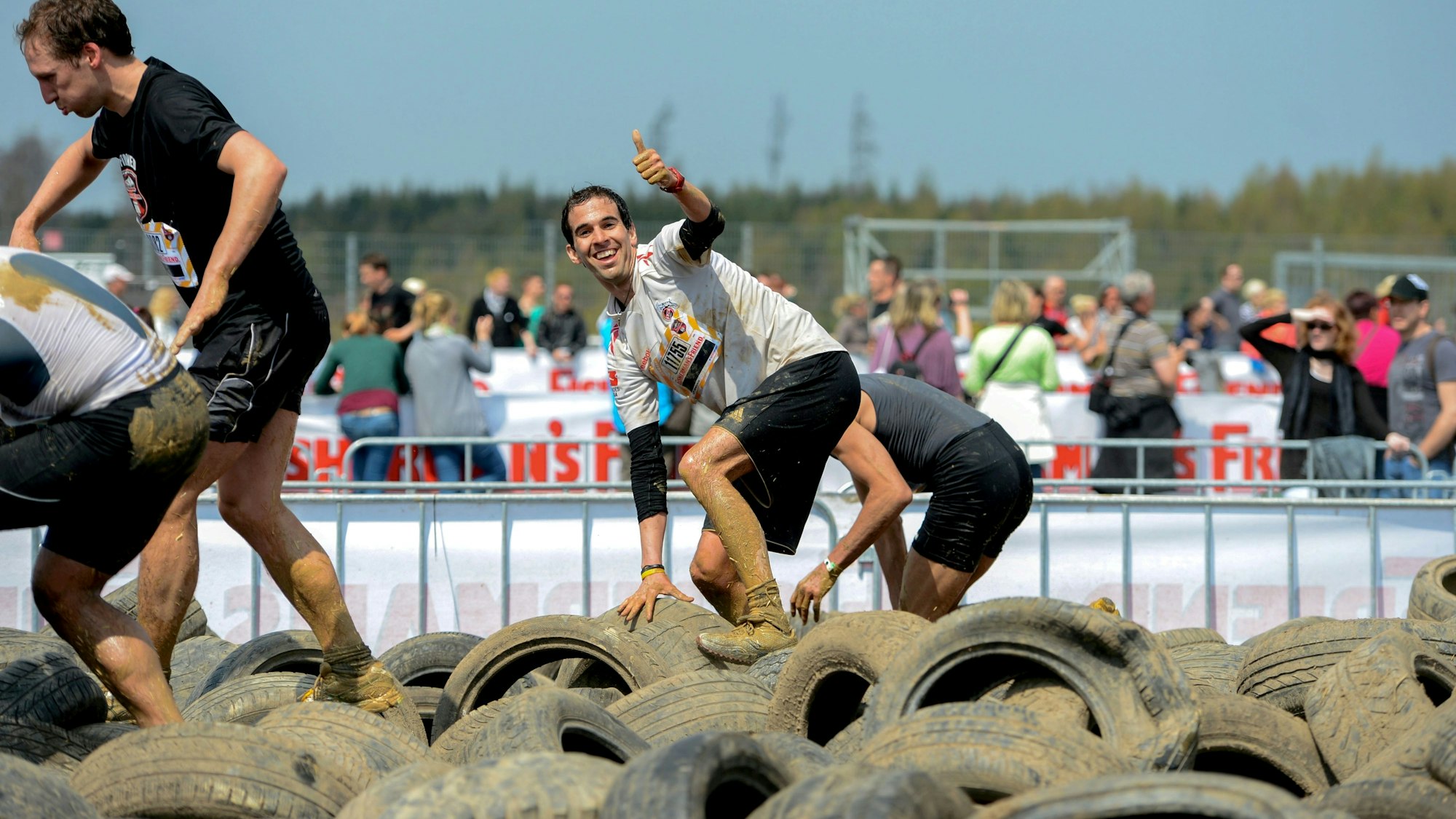 Das Bild zeigt Volker Daniels beim Strongmanrun auf dem Nürburgring.