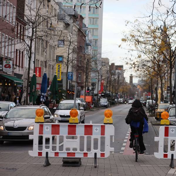 Kein Durchkommen mehr für Autos und LKW. Mittlerweile hat sich die neue Regelung weitgehend herumgesprochen.