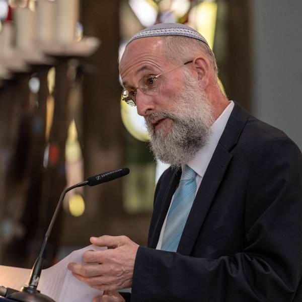 Der Gemeinde-Rabbiner Yechiel Brukner im Porträt.