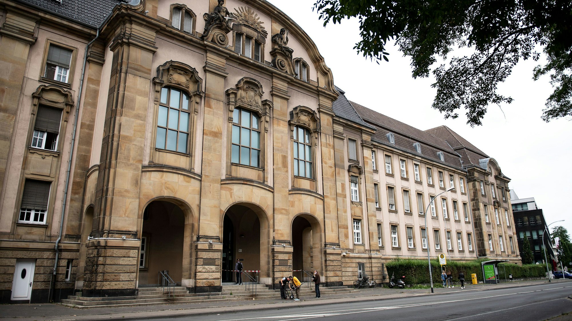 Mönchengladbach: Das Landgericht, das zugleich auch Sitz des Amtsgerichts ist. (Archivbild)