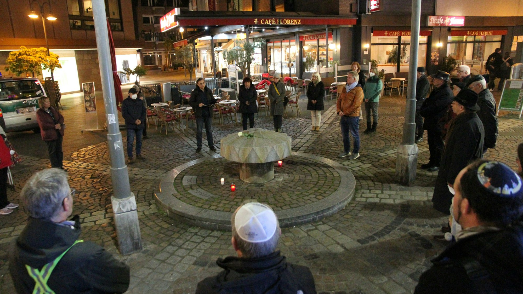 Gedenkstein auf dem Platz der Siegburger Synagoge.