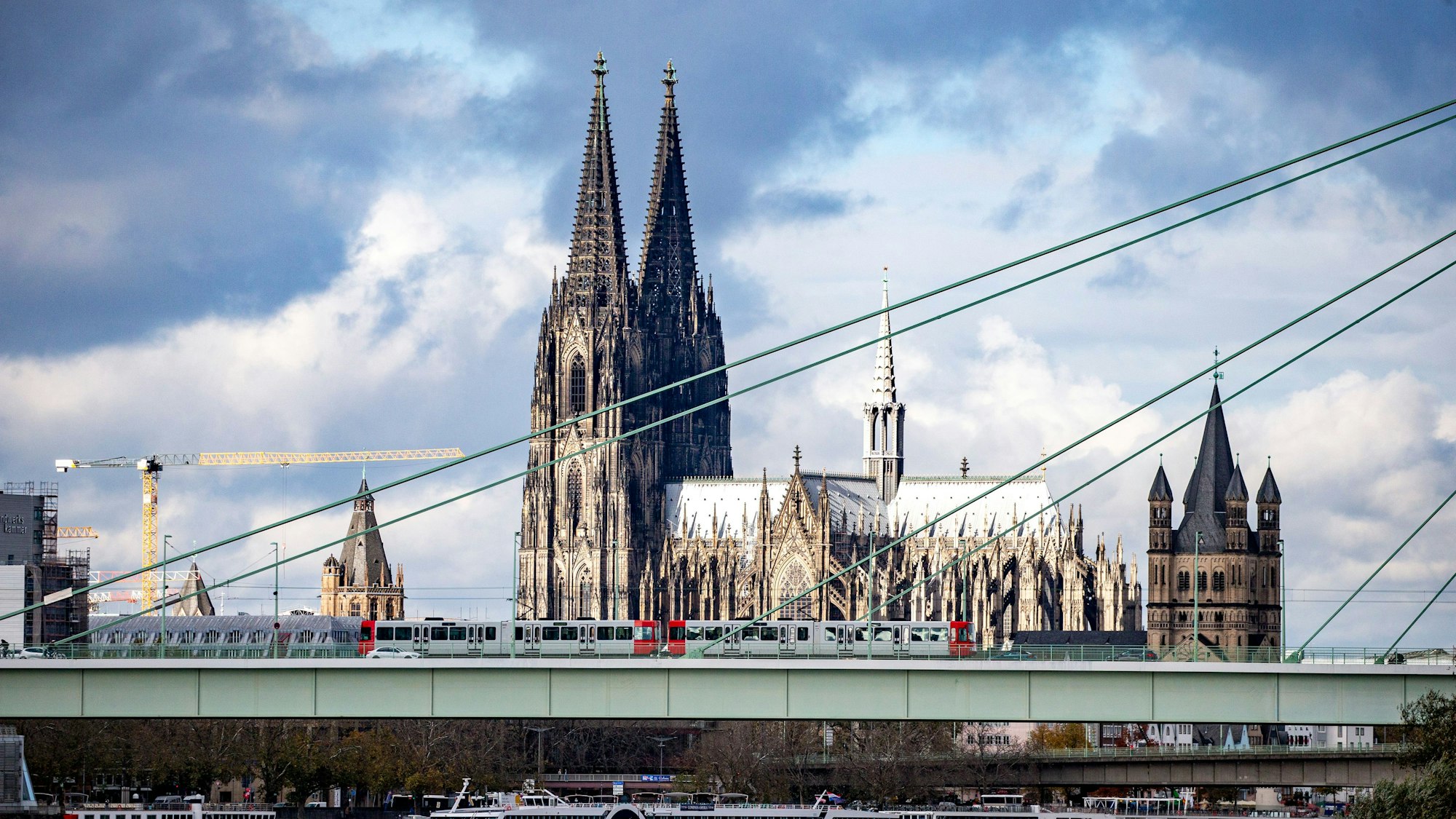 Blick von den Poller
Wiesen auf den Kölner Dom