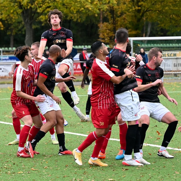 05.11.2023,-Fussball-SpVg. Porz - Fortuna Köln II
mitte oben: Ihor Liubashov (Porz)
Foto: Uli Herhaus
