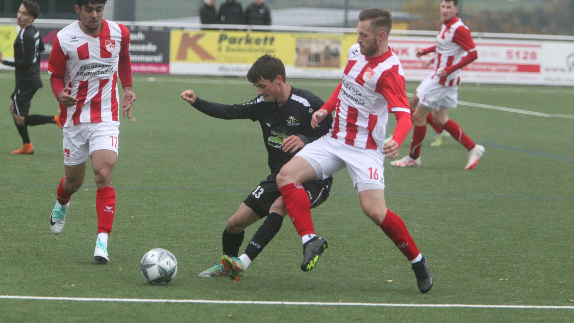 Jan Kostorz (rechts) überzeugt seit Wochen beim TuS Oberpleis.