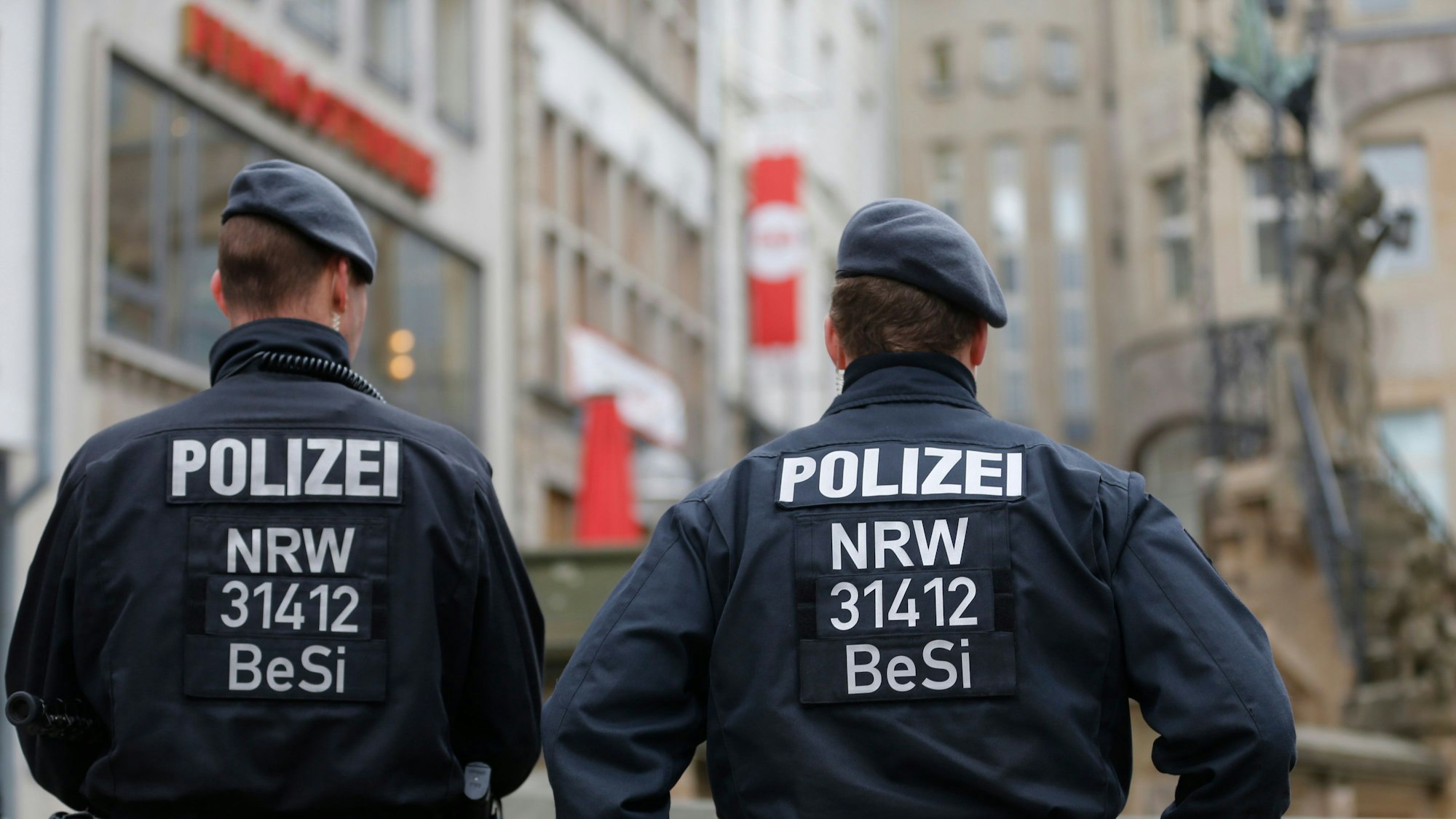 Einsatzkräfte der Polizei in Köln