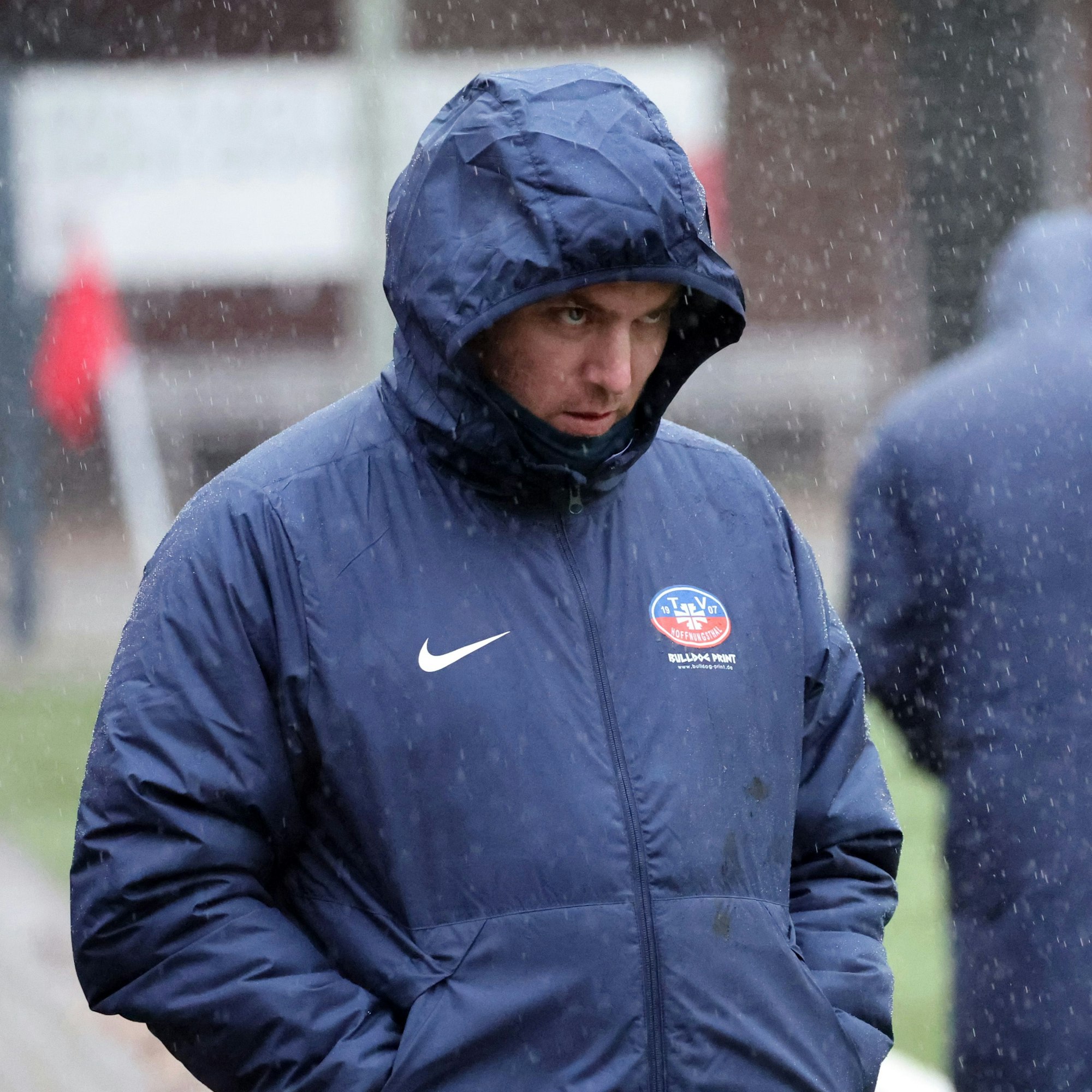 TVH-Trainer Maciek Gawlik am Spielfeldrand.
