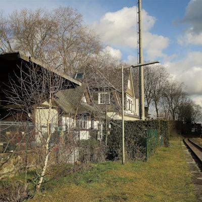 Der alte Bahnhof von Rath-Heumar an der Wikinger Straße