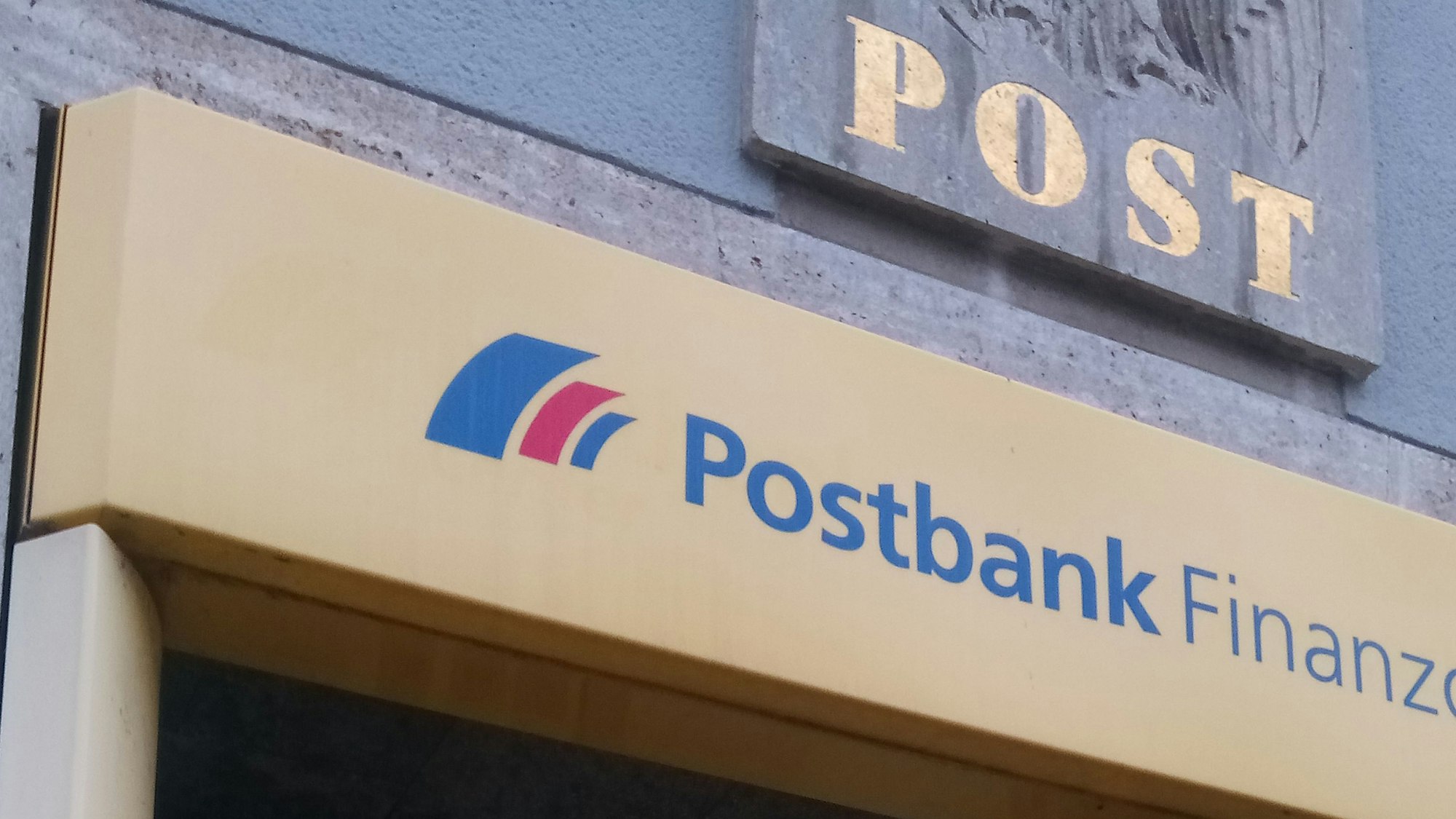 Die Postbank-Filiale an der Geibelstraße in Köln-Lindenthal