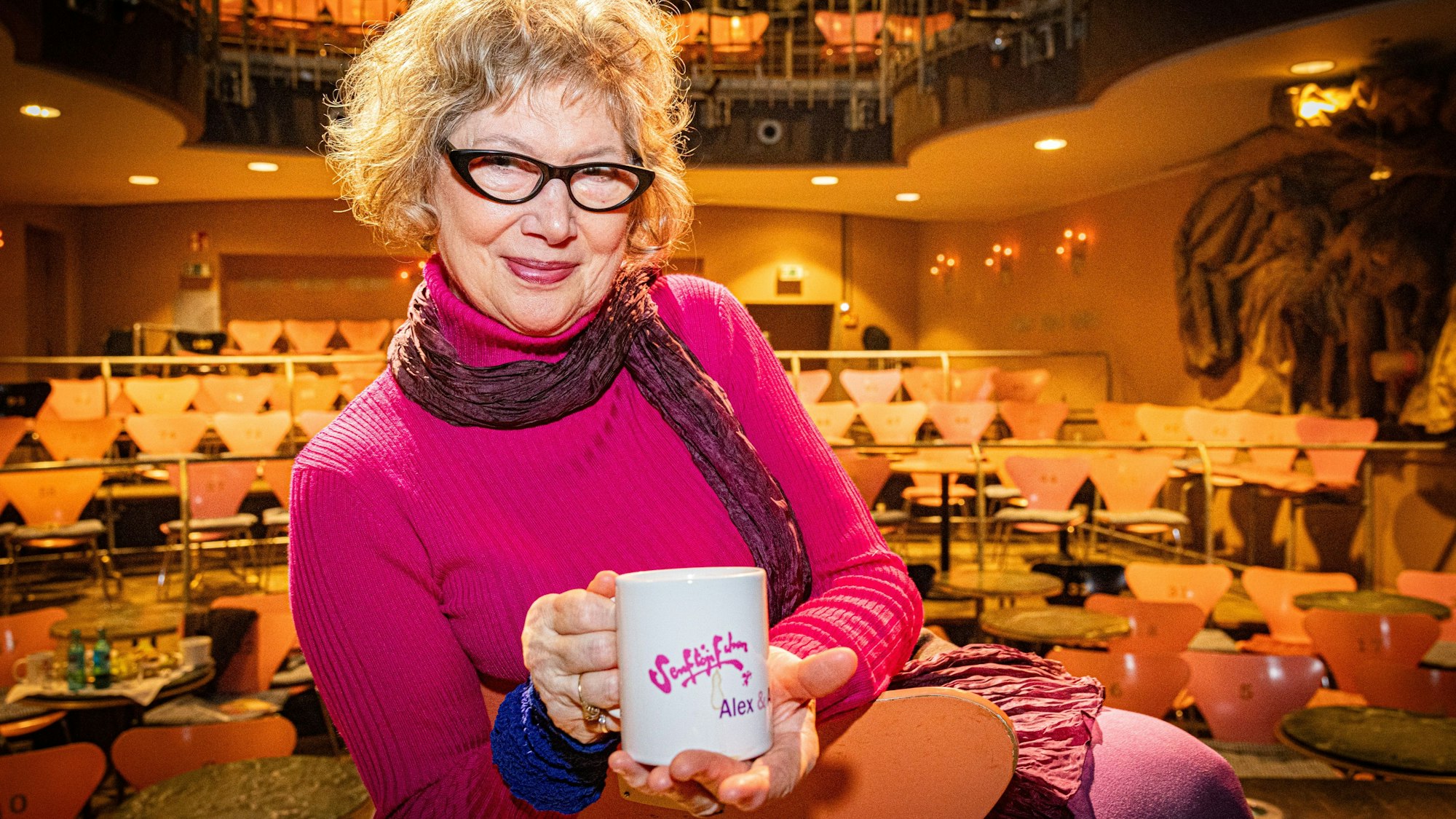 Alexandra Franziska Kassen in ihrem geliebten Senftöpfchen