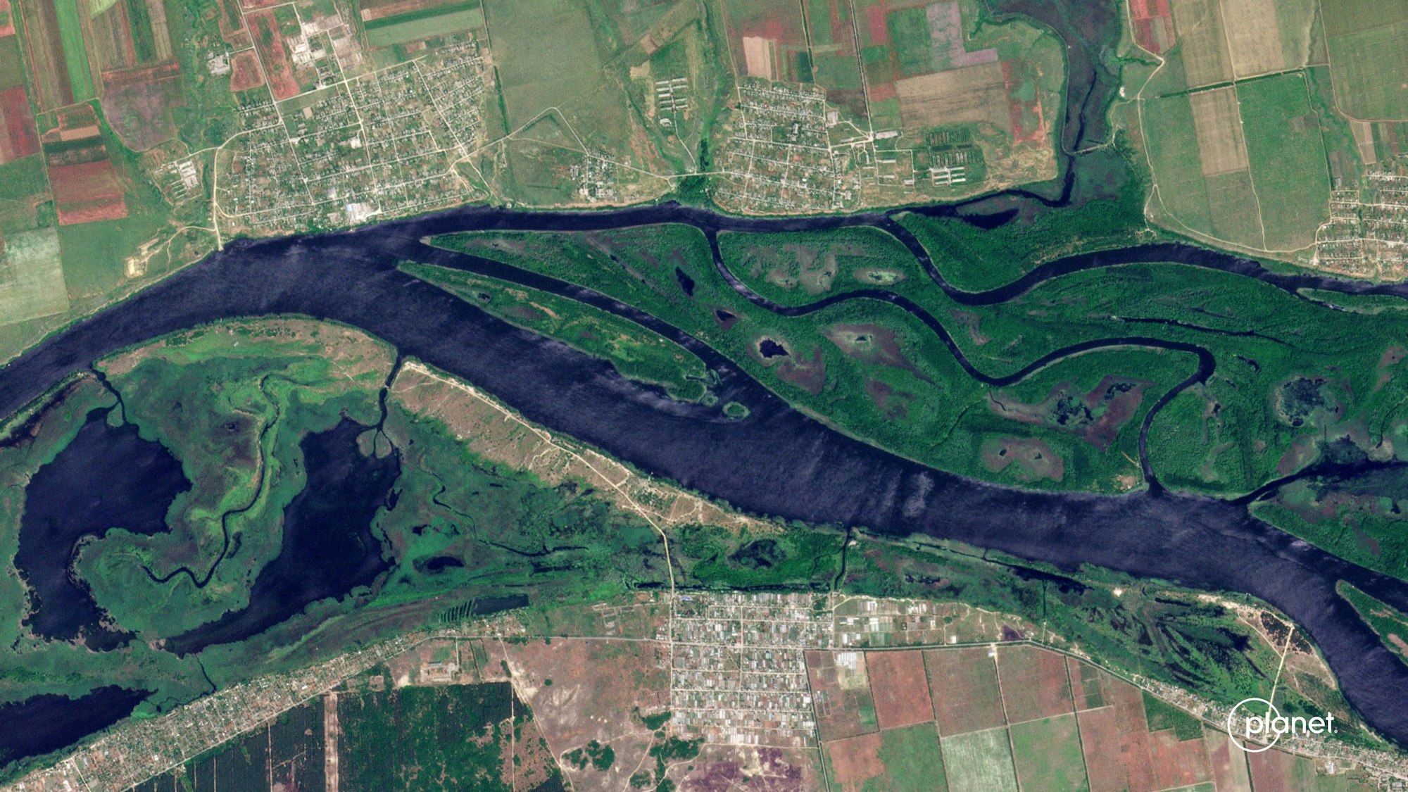 Der Dnipro in einer Luftaufnahme. Erstmals ist es ukrainischen Truppen offenbar gelungen, gepanzerte Fahrzeug ans Ostufer des Flusses zu bringen. (Archivbild)